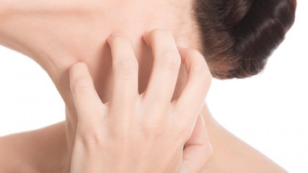 ۸ عادتی که به پوست شما صدمه می‌زند